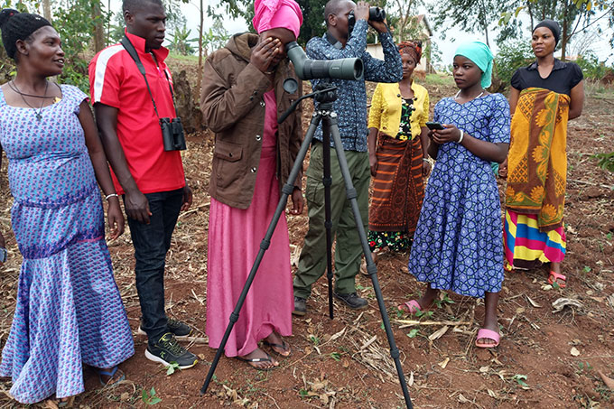 Champions und Teilnehmende bei der Vogelbeobachtung Foto: Nature Tanzania
