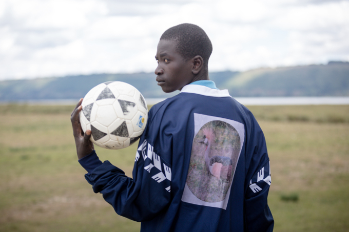 Am kenianischen Lake Ol’Bolossat, einem wichtigen Brut- und Lebensraums, konnten sich die Bestände durch Gemeindearbeit und Umweltbildungsaktivitäten, wie einen Fußball-Cup im Zeichen der Kraniche, stabilisieren. - Foto: David Kariuki